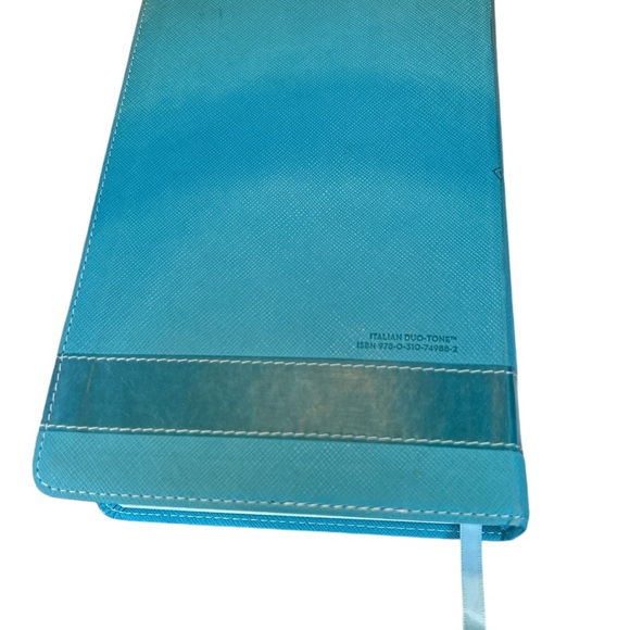 NIV Bible For‎ Teen Girls Teal Embossed Built in Bookmark - Picture 3 of 5